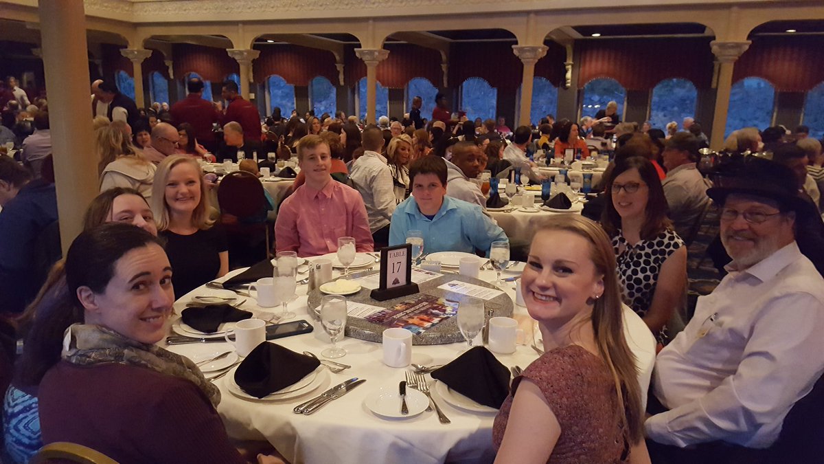 PetersonSusan98's tweet photo. Zmhs choir is home! Fantastic trip with fantastic kids! https://t.co/oxHLnYK4nj