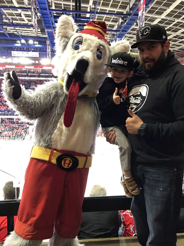 Emelson20's tweet photo. Let's go flames #CalgaryFlames https://t.co/Z6ppoEjdvY