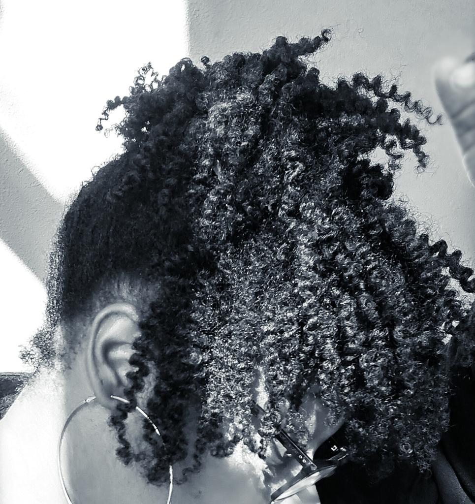 GlitzyCoilz's tweet photo. Twisted ➰➰
#twistout #FreshlyWashedHair
#Naturalhair #shrinkage https://t.co/4vig4qEo8x