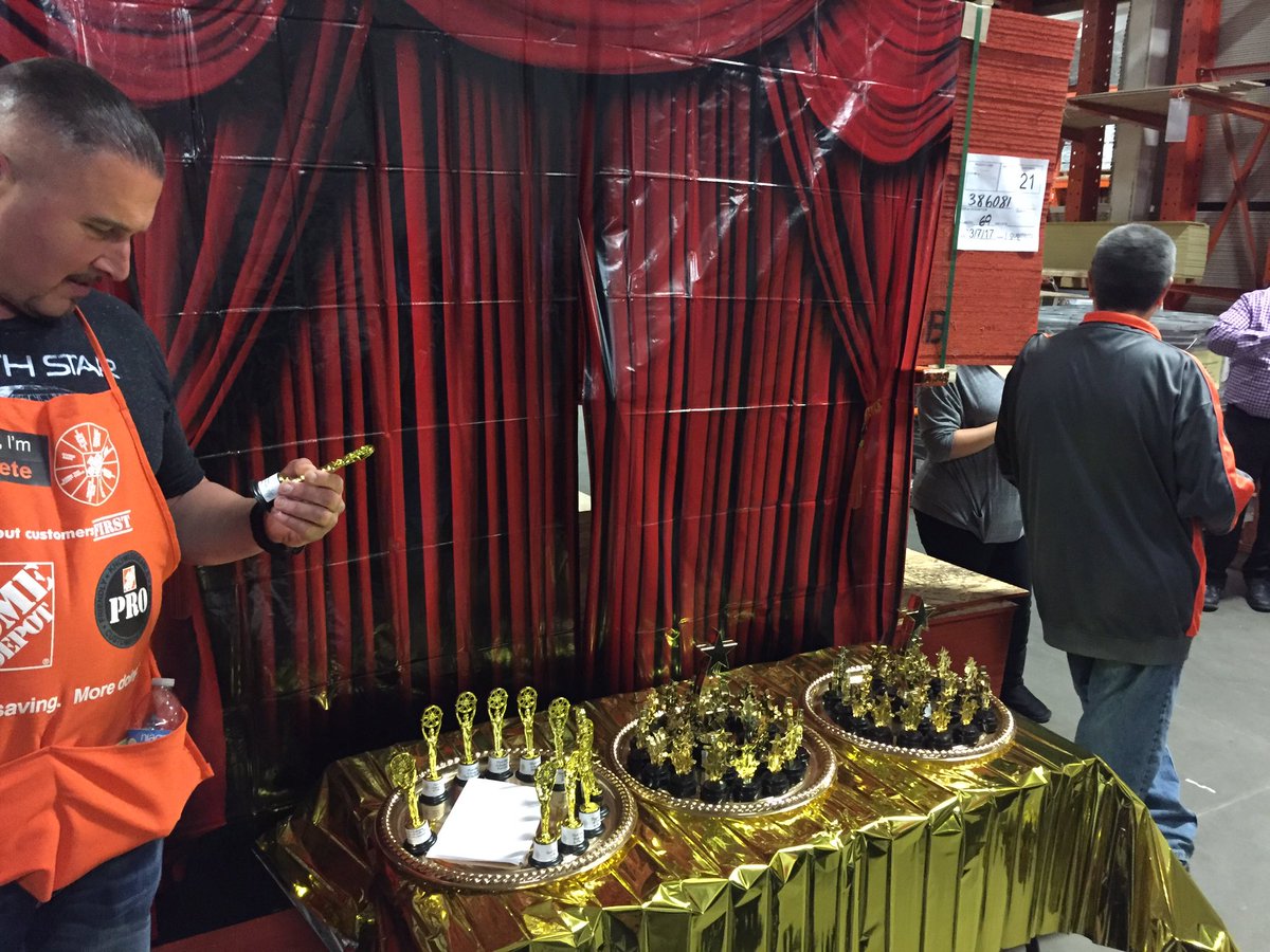 steven_manlove's tweet image. The Oscars have arrived @1076!