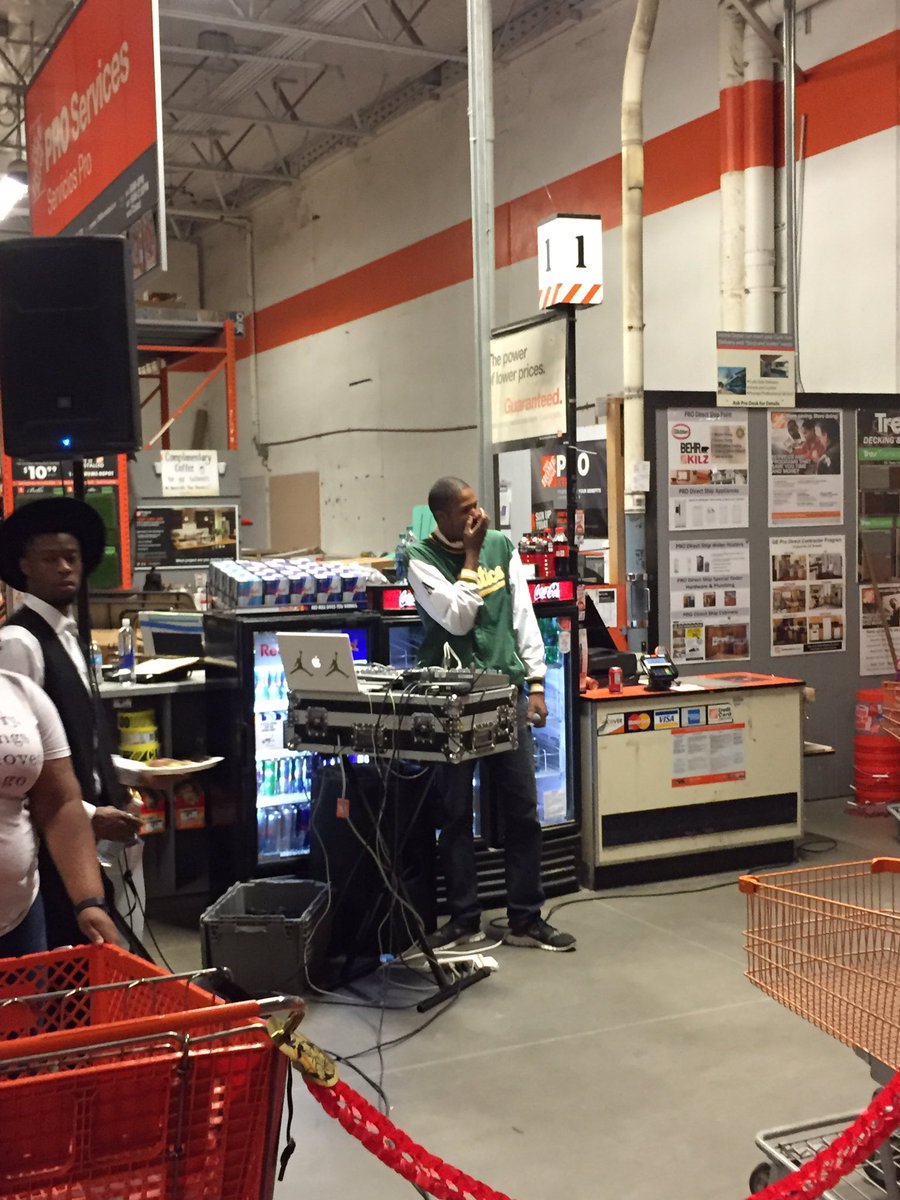 steven_manlove's tweet image. The Oscars have arrived @1076!