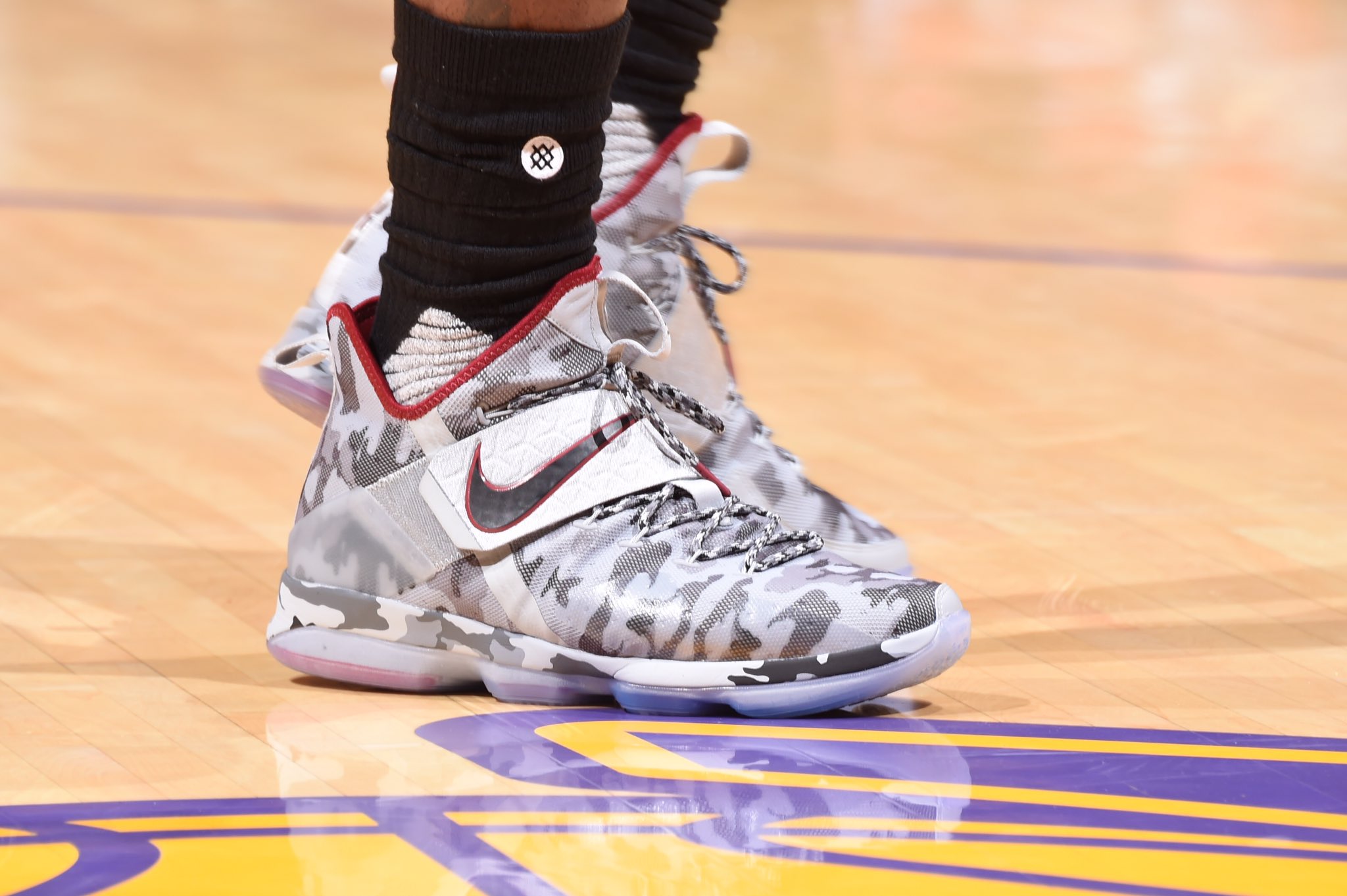 Lebron shoes outlet camouflage