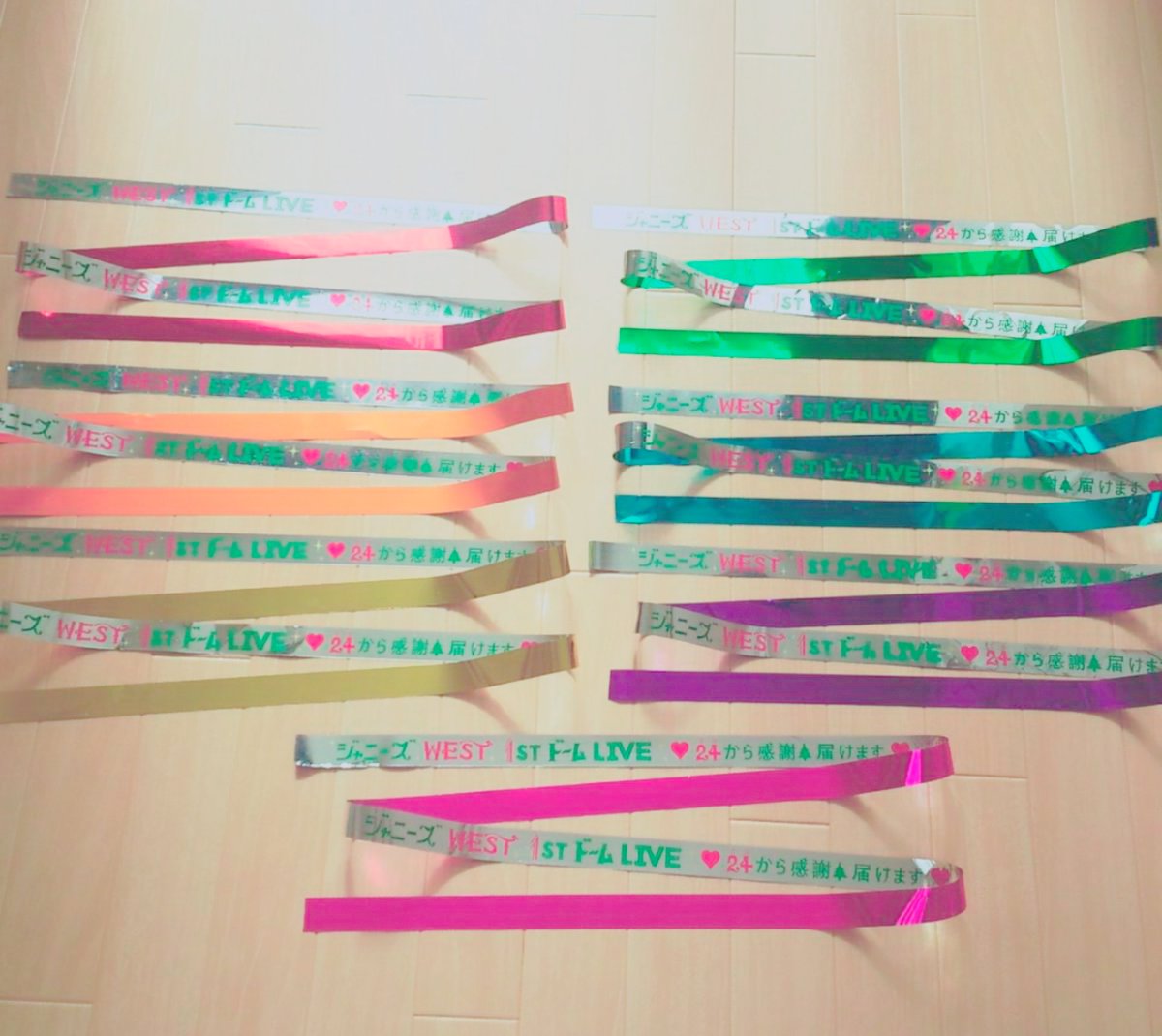 AAA7WEST7love's tweet photo. 《拡散希望》

銀テープあるので銀テープキーホルダー作ってくれる方いないでしょうか？
私は不器用で1度作ったのですがぐちゃぐちゃになったので作って欲しいです(@♡▽♡@)
作ってくれる方がいましたらコメント下さい！！ https://t.co/xs8FyMDCSU