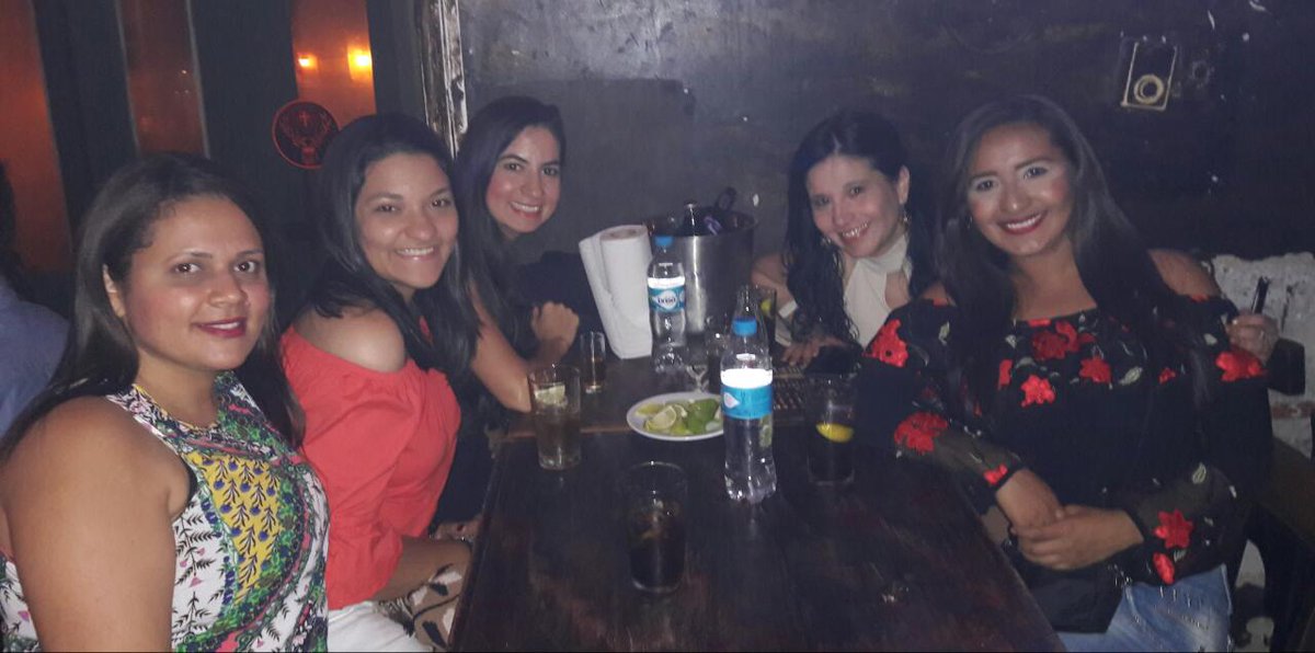lfonsicolombia's tweet photo. Para que ver reinas mañana si aquí están las tuyas de Santa Marta, Barranquilla , Medellín y Bogotá @LuisFonsi 😉 https://t.co/ICy4NAgWbo