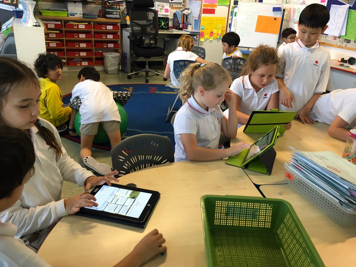 makkyfung's tweet photo. How to #codeinclass with hopscotch. https://t.co/aAFcVPvmlc #cdnisls #cdnishk_dig @natrosshk @3BCDNIS @awykoo @CDNIS3D https://t.co/BHPkD88NZj