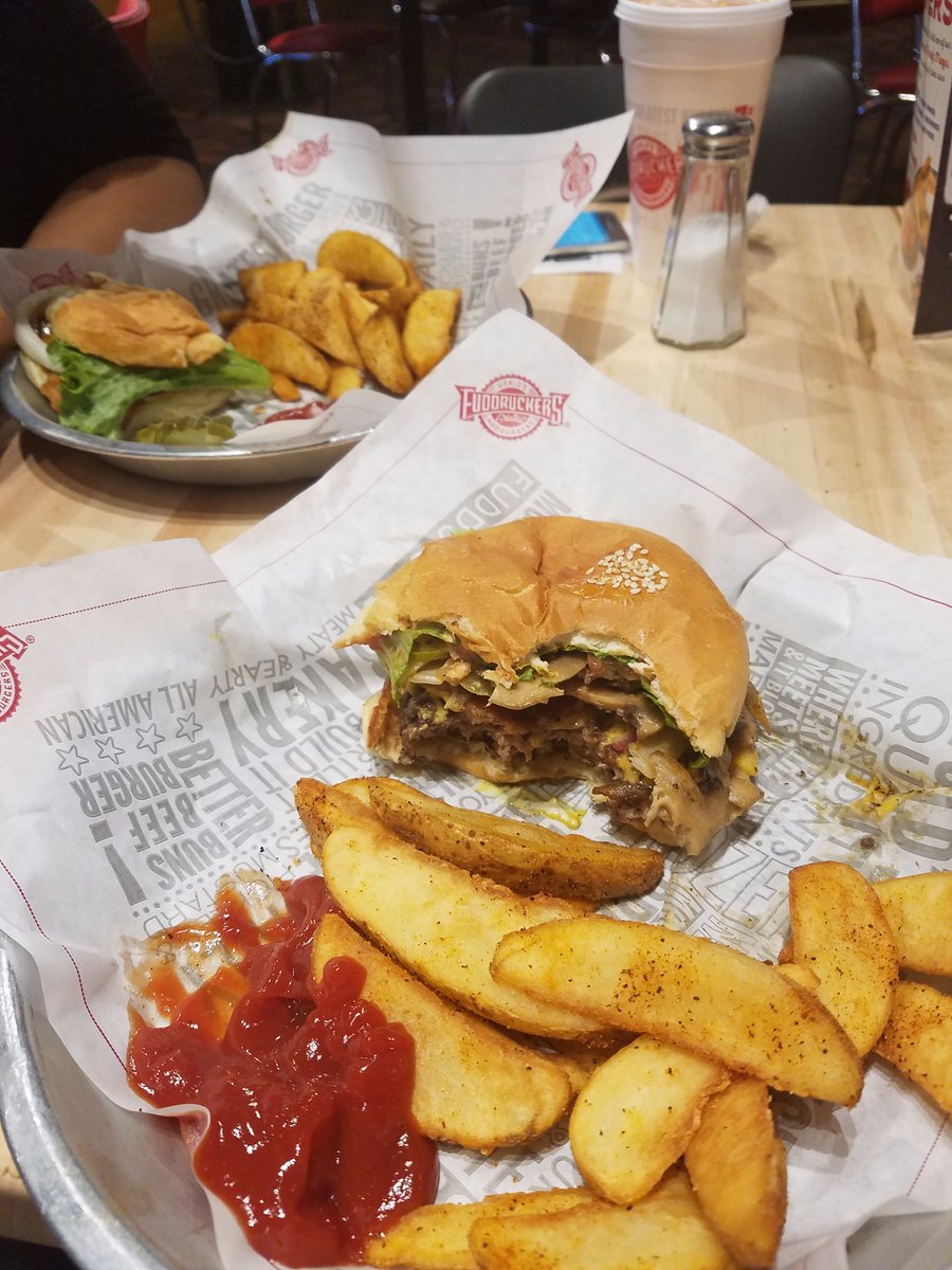 Ucanjohnson's tweet photo. I enjoyed every bite of this @fuddruckers , we need one in LR, Ar. https://t.co/uA3kUbom3v
