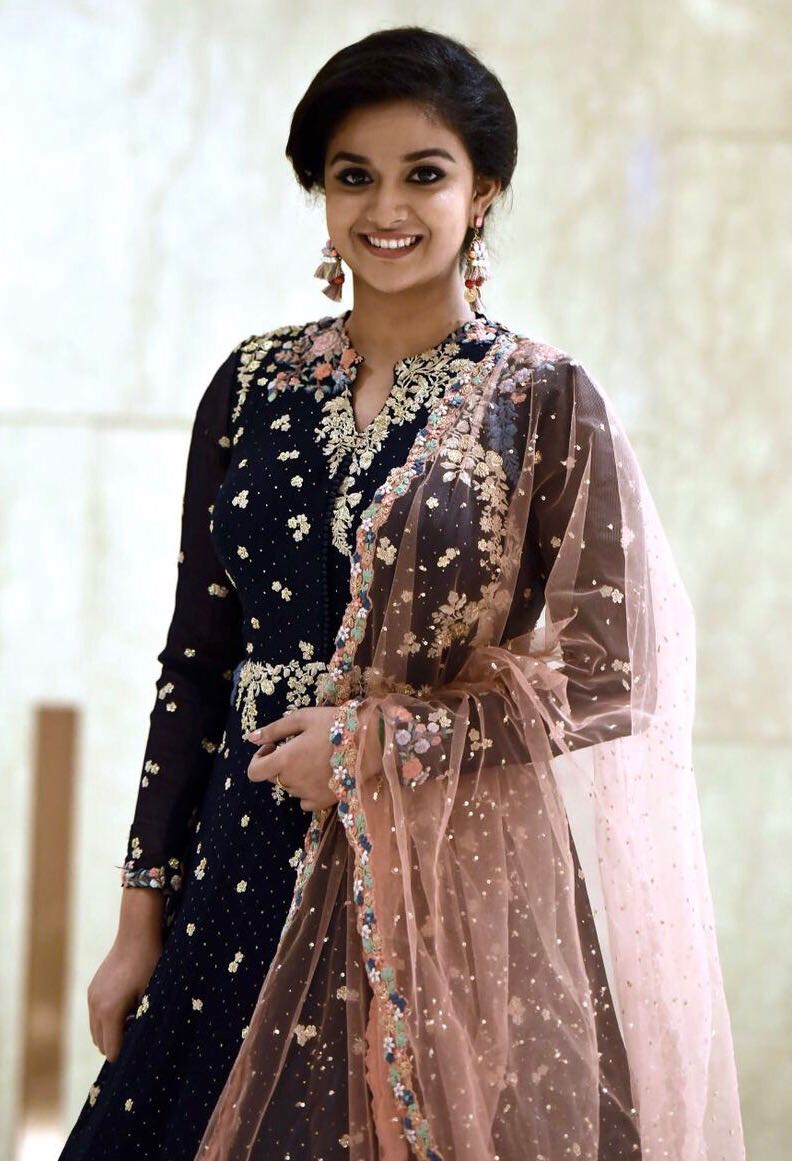 Keerthy_Fans_'s tweet photo. More Pics Of Our Gorgeous @KeerthyOfficial Wins An Award (duh!) At The Audi #RitzStyleAwards #KeerthySuresh https://t.co/yq4i6ewAaS