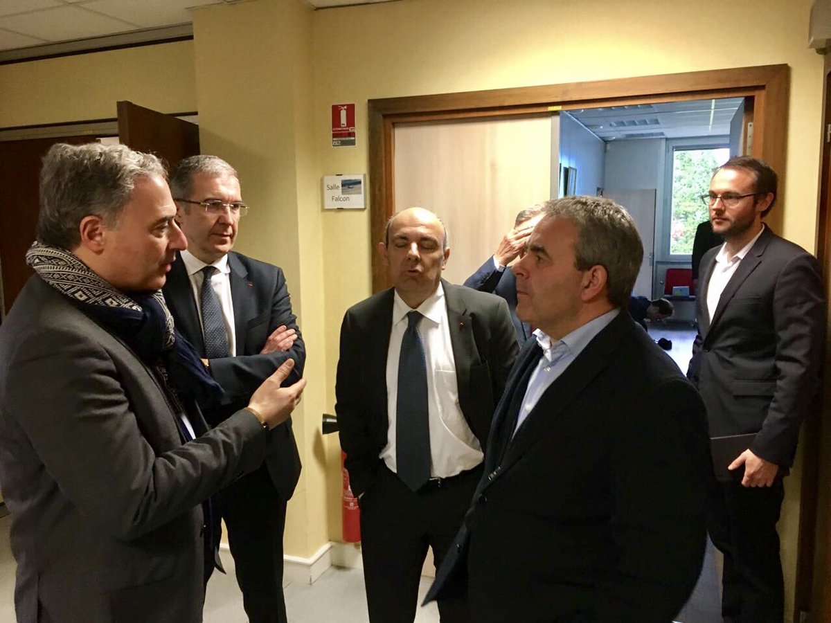xavierbertrand's tweet photo. Visite de @Dassault_OnAir à Seclin : un fleuron de notre #industrie qui fait la fierté de la Région @hautsdefrance. https://t.co/J7Y4suSLP6
