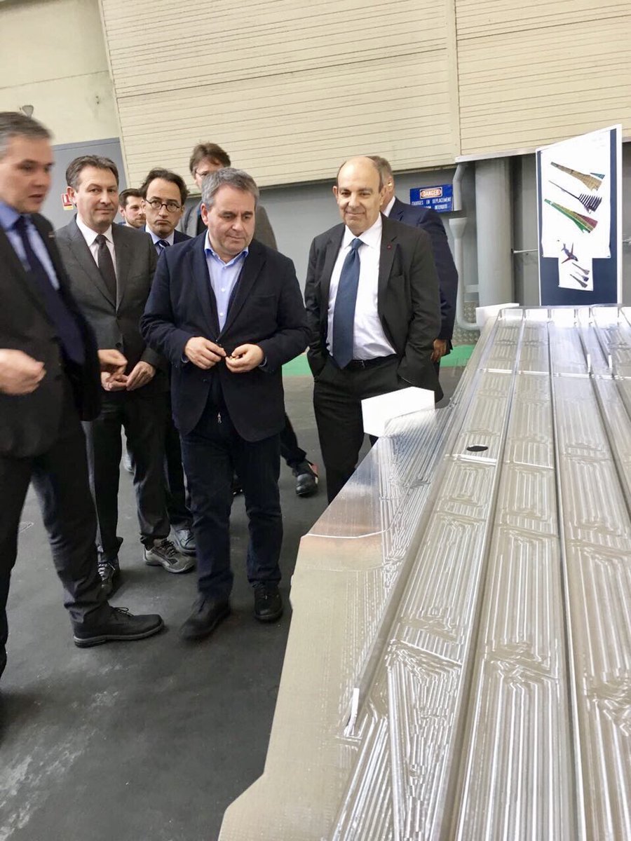 xavierbertrand's tweet photo. Visite de @Dassault_OnAir à Seclin : un fleuron de notre #industrie qui fait la fierté de la Région @hautsdefrance. https://t.co/J7Y4suSLP6
