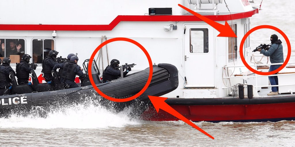 Armed police staged a mock terrorist hijacking on the river Thames. <a href="/metpoliceuk/">Metropolitan Police</a> read.bi/2nVfsOi