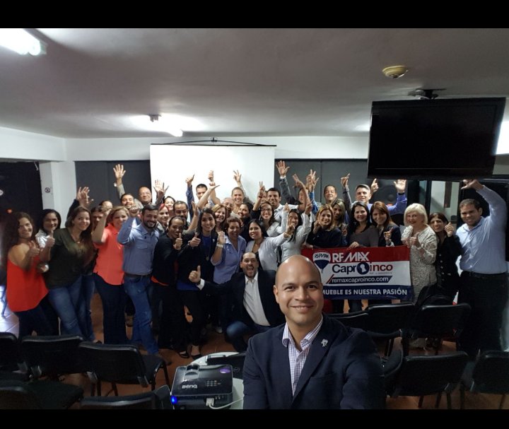 atilioromerop's tweet image. Programa de formación en @remax_caproinco @CesarLopez26  #CableaTierra 
Que Bueno ! ! ! 👏👏👏