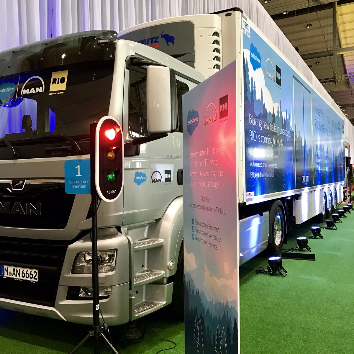 .@MAN_group beschreitet mit RIO neue Wege für die Logistikwelt. Mehr erfahrt ihr am Show Truck auf der #SalesforceTour in Halle 9 @ #CeBIT17