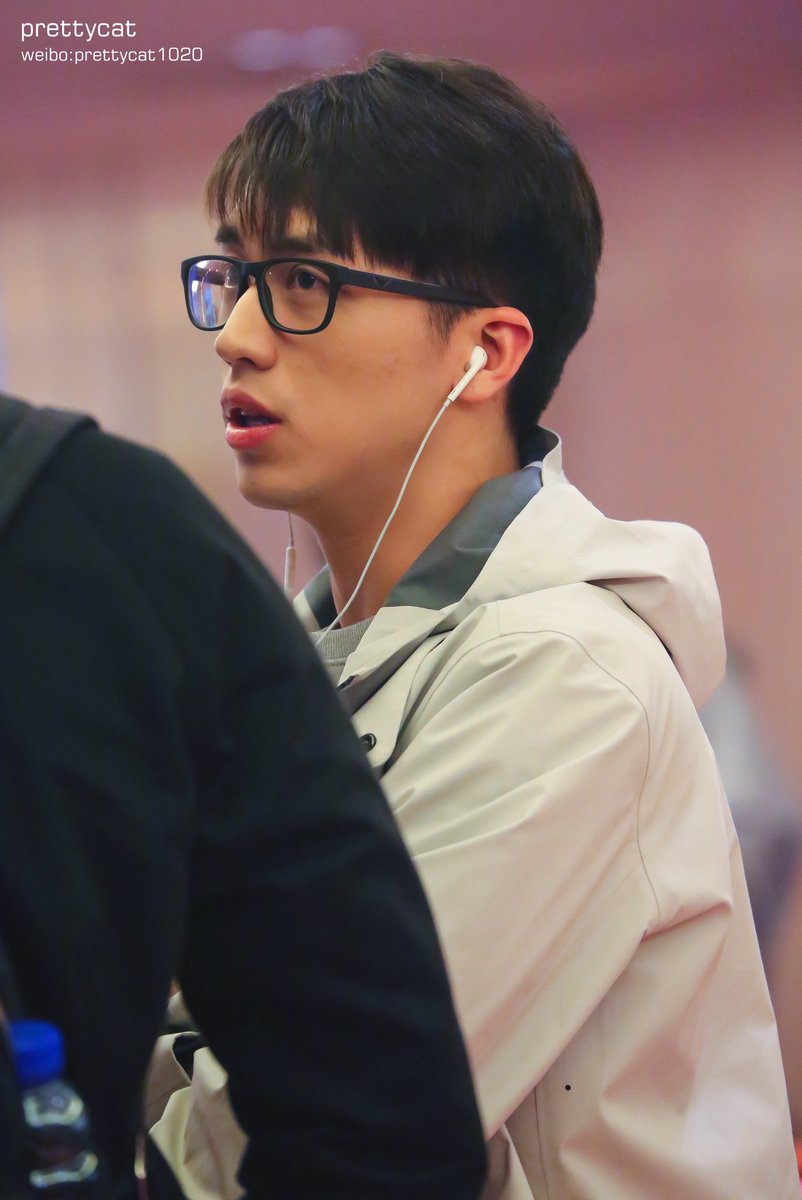 prettycat_1020's tweet photo. [HD]170318 PEK✈️WUX
#许魏洲 #xuweizhou #허위주 https://t.co/T90Hnrg633