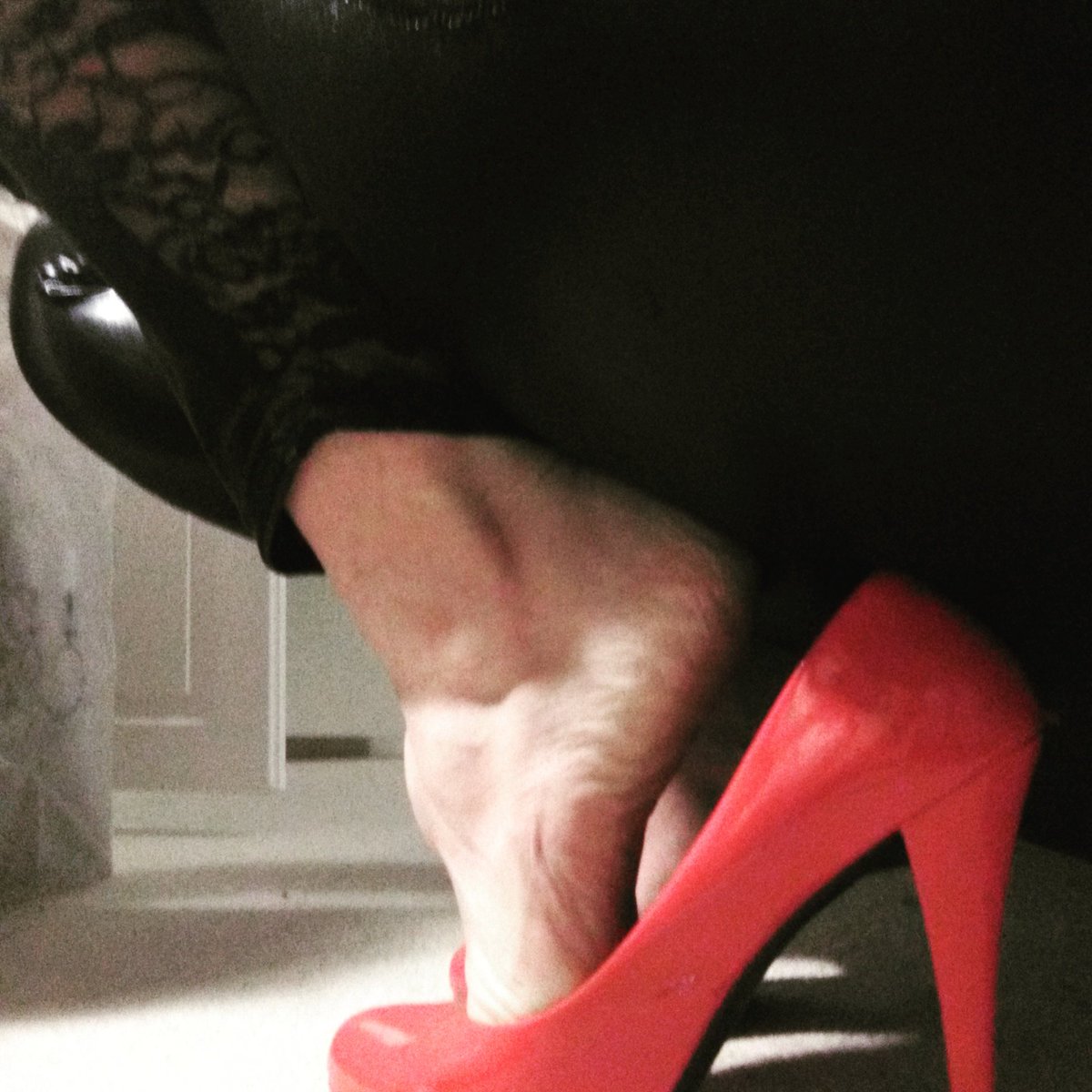 MistressRuby01's tweet photo. #shoegap #danglingshoe #rtcunt #rtfemdom #footfetish #redshoes #femdom #berkshire #mistress https://t.co/Fa7lJFtJ3U