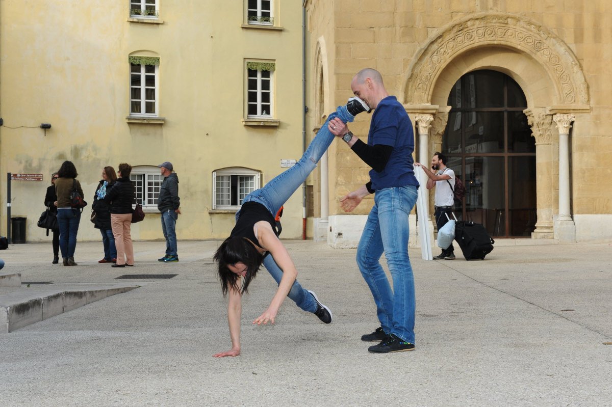A lire dans <a href="/LeDL26et07/">Le Dauphiné Libéré Drôme et Ardèche</a> (3/4 page - 8 photos), l'article du #balDuPrintemps du @lecausetoujours avec la #Fol26  #hiphop 
<a href="/VilledeValence/">Valence</a>