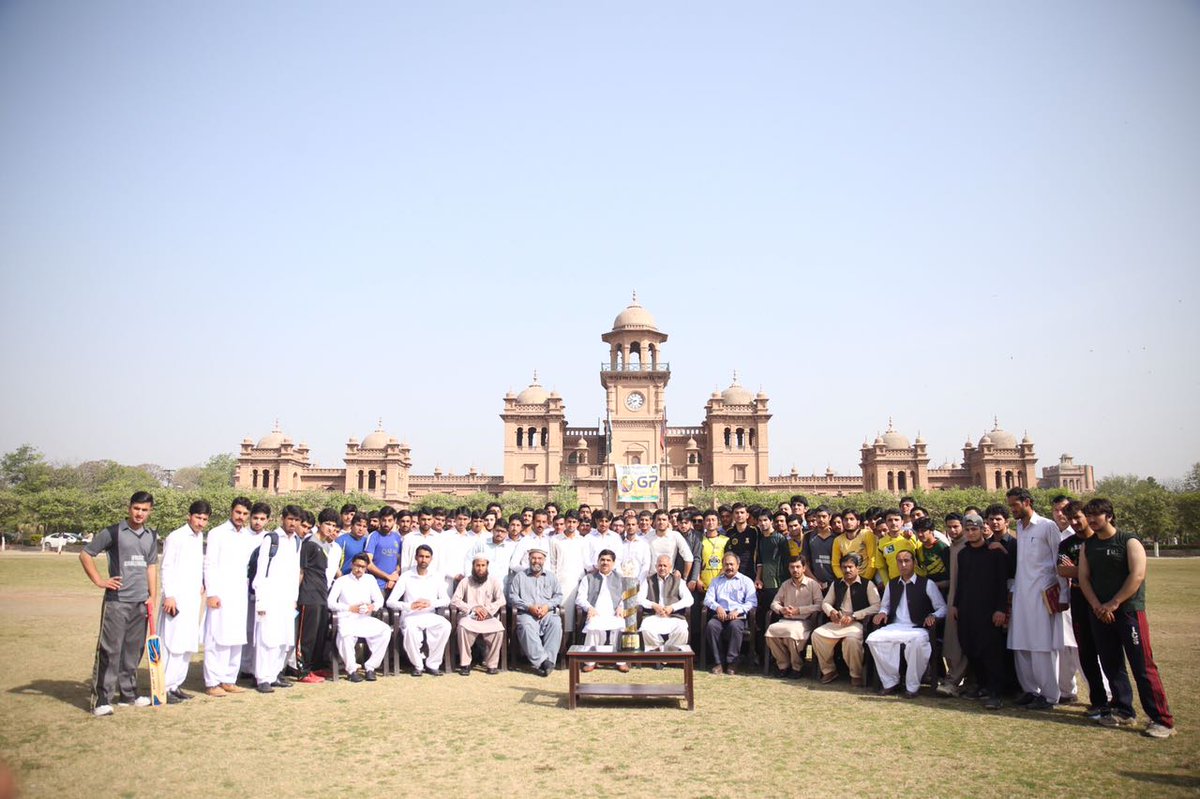 PeshawarZalmi's tweet photo. Historic Islamia College Peshawar Welcome @thePSLt20 Trophy #ZalmiChampions #ZaYamZalmai #PSLTrophyTour https://t.co/iZbO4Tyew9