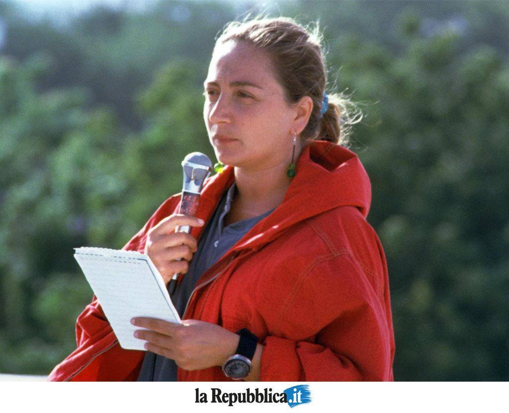 repubblica's tweet photo. 20 marzo 1994 - La giornalista Ilaria Alpi viene uccisa a Mogadiscio insieme all'operatore Miran Hrovatin #AccaddeOggi https://t.co/XEFRx3pEbS