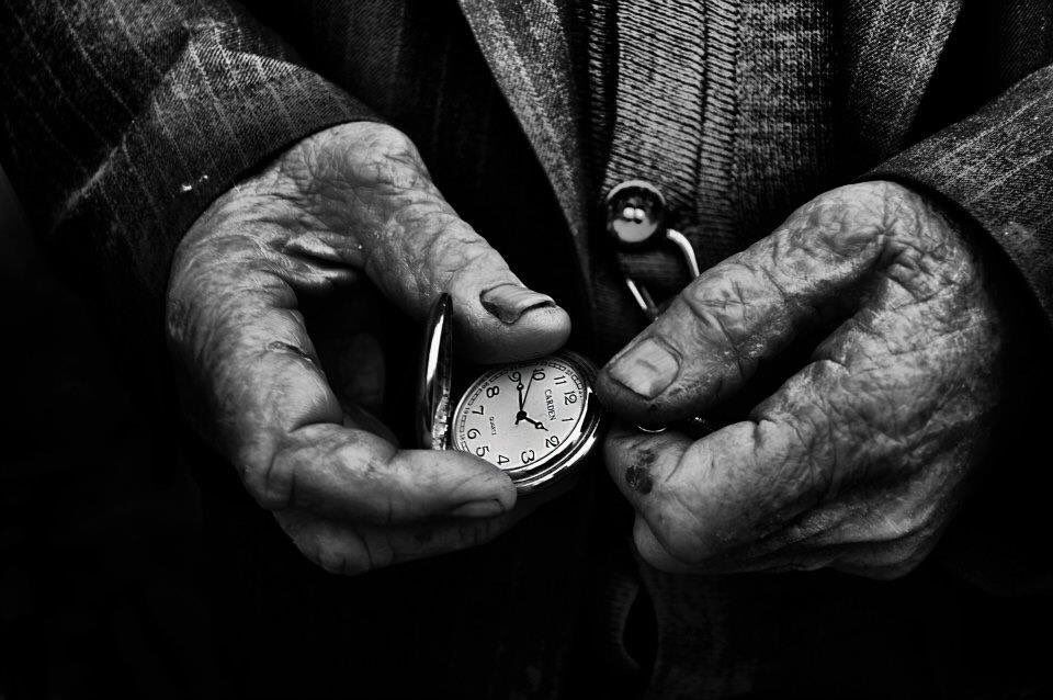 Geçmez deme geçer. Her şeyin dönüşü var. Günahın bile affı var. Düzelmez deme düzelir. Geçmişin telafisi gelecektir.

Nazan Bekiroğlu