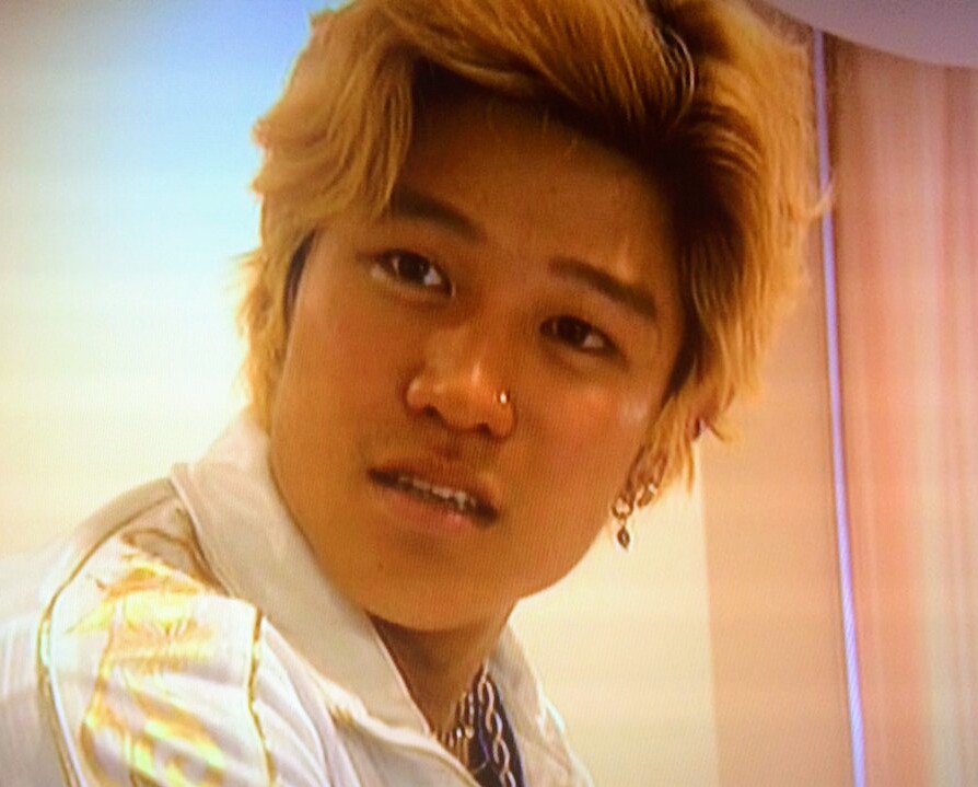 るる Sur Twitter わ い ピアスしてる写真を発見 これは医療ドラマみたいだから レジデント ゲストの時かな Rt 写真アップありがとうございます 早坂さんの時はピアス穴塞いでるね シルエットは出ちゃってるけど ちゃんと気を使ってるよね