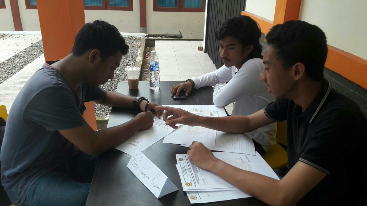 Pengambilan berkas bakal calon Ketua Umum Imepa FE Unsri oleh saudara Rizky Prayoga