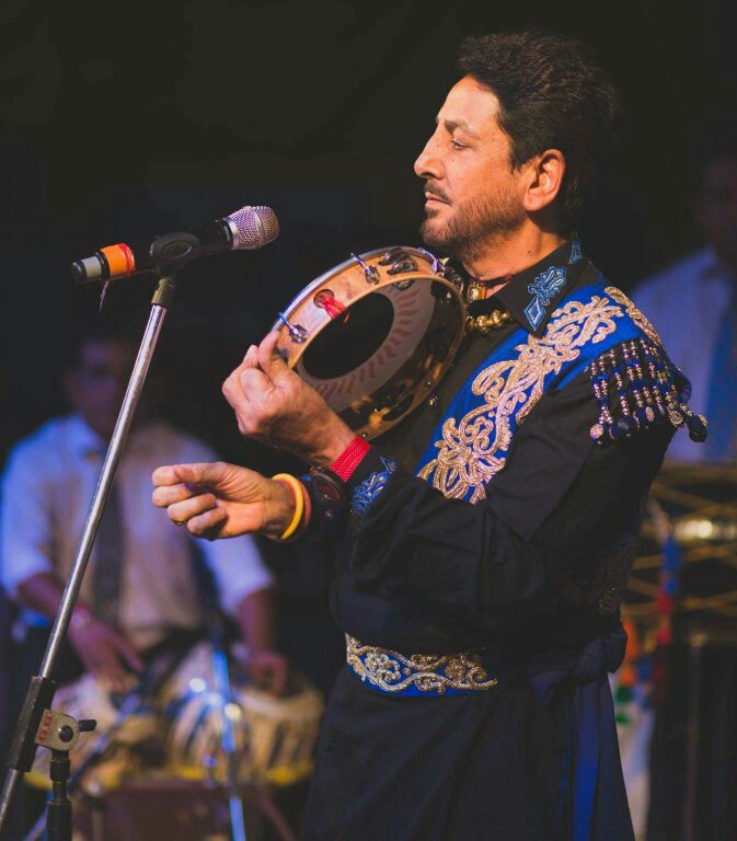 itsSandy's tweet photo. The lagend @gurdasmaan https://t.co/GKe4u7w238
