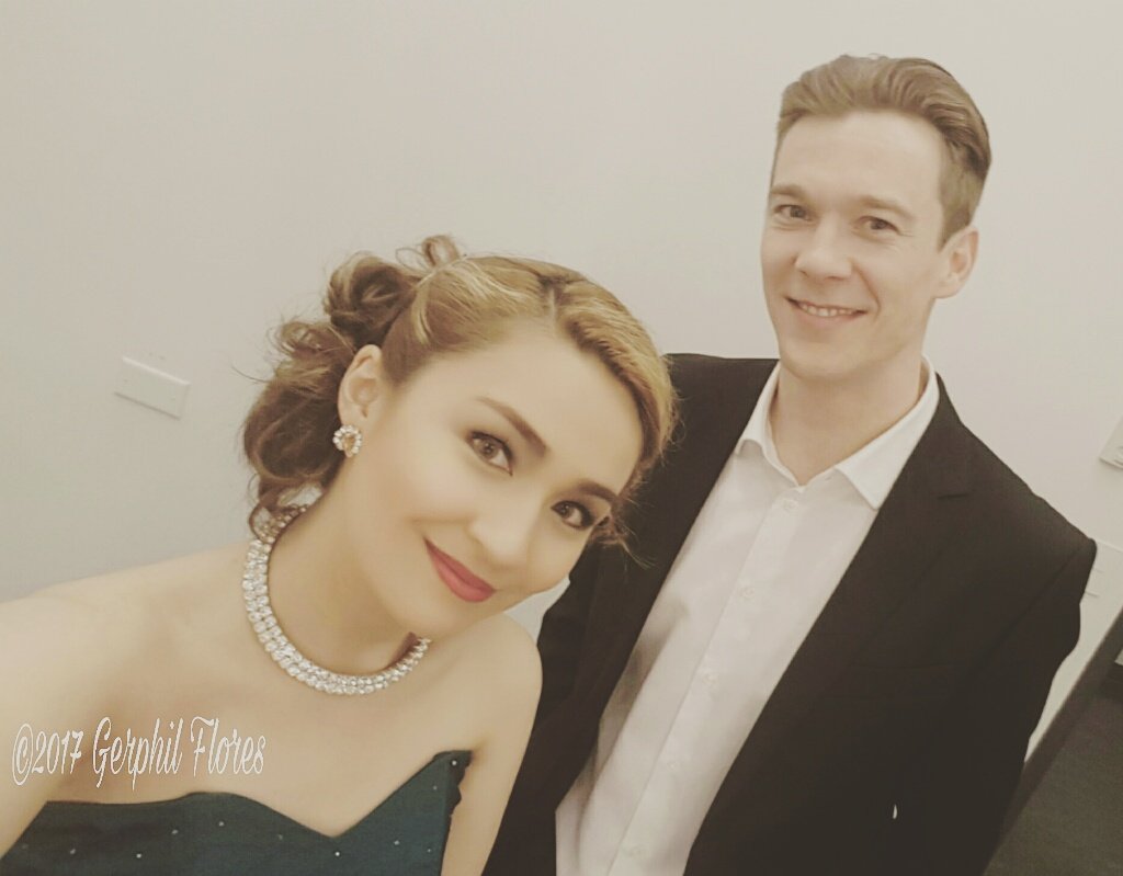 geraldinef888's tweet photo. March 19, 2017 | Selfie after our concert. π #concert #canada https://t.co/gAwyBbVjWk
