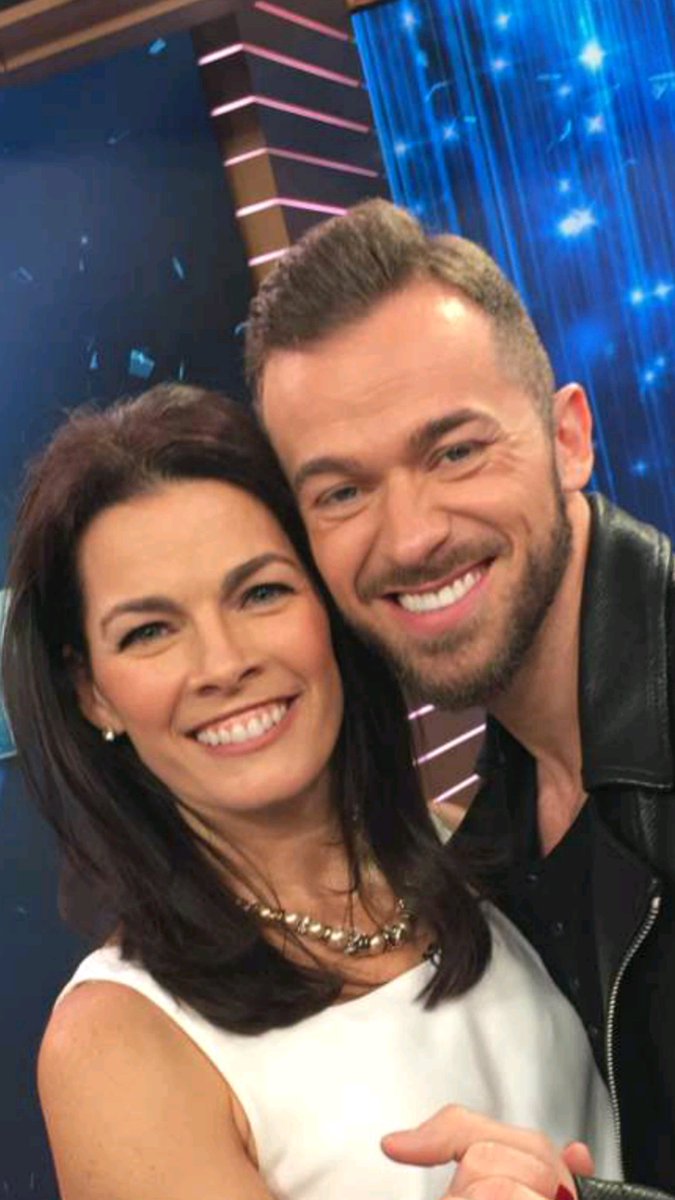 janelottering's tweet photo. Good luck to @artemchigvintse @NancyAKerrigan #DWTS24 @ArtemChig_Fans best wishes from Uk #artemukladies ⛸⛸💪💪👏👏👏😚 https://t.co/bQBQYY3SSg