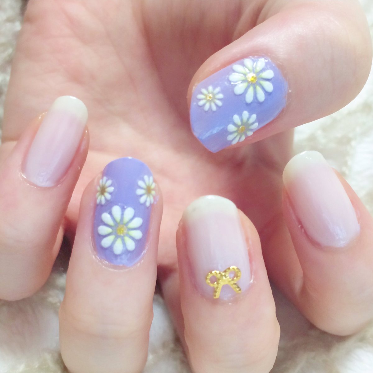 jas_flower_'s tweet photo. マーガレットネイル🌼
親指の爪割れがだいぶ復活してきたので久しぶりにネイルしました😊
重症な爪割れを経験してケアって大事なんだなと思い知らされ、がんばってます💪🏼✨
#nailholic_kose #ネイルホリック #pu100 #ducato #デュカート #コンデンスミルク https://t.co/Vi1BZwXEi1