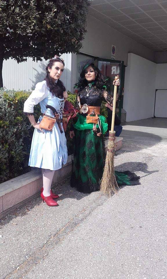 dulethrblaka's tweet photo. #WickedWitchOfWest #Dorothy #TheWizardOfOz  #steampunk #migliorSartoriale #BastiaUmbra #ubriafiere #BComics @MilkAndTeaCos https://t.co/OWcUmCOtuk