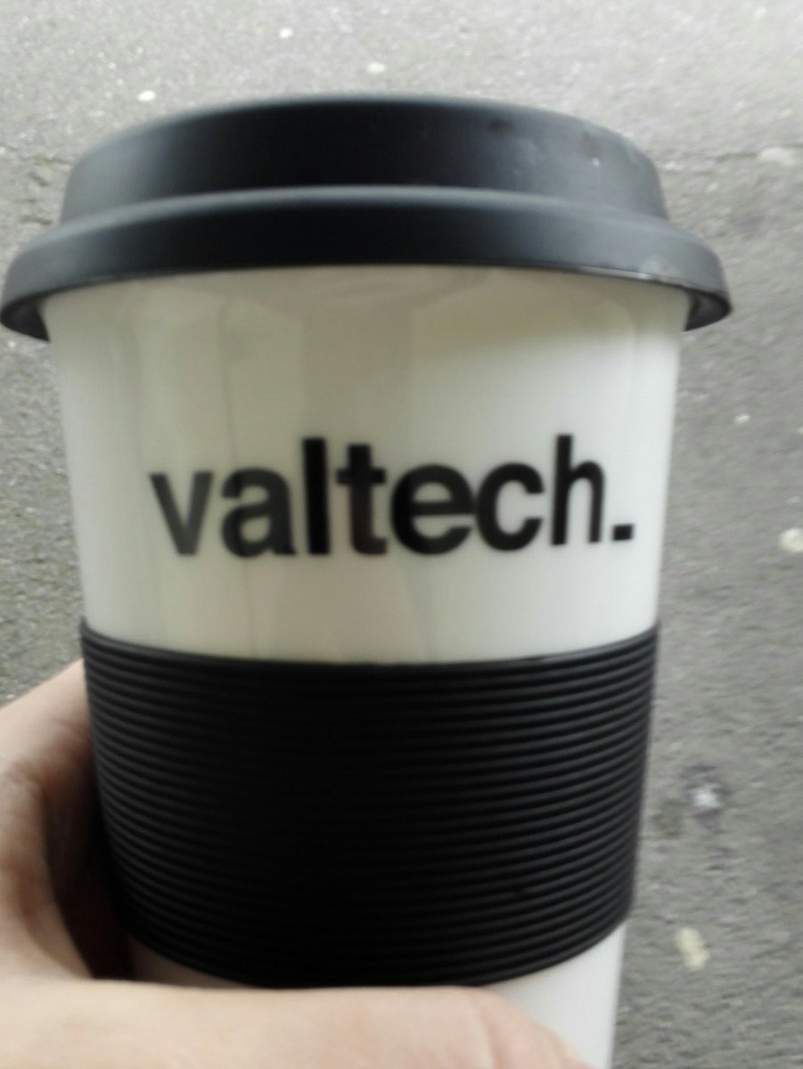 advertme_fr's tweet photo. Le réveil est moins difficile grâce à mon mug valtech #hackvaltech https://t.co/xyAON1CxpU