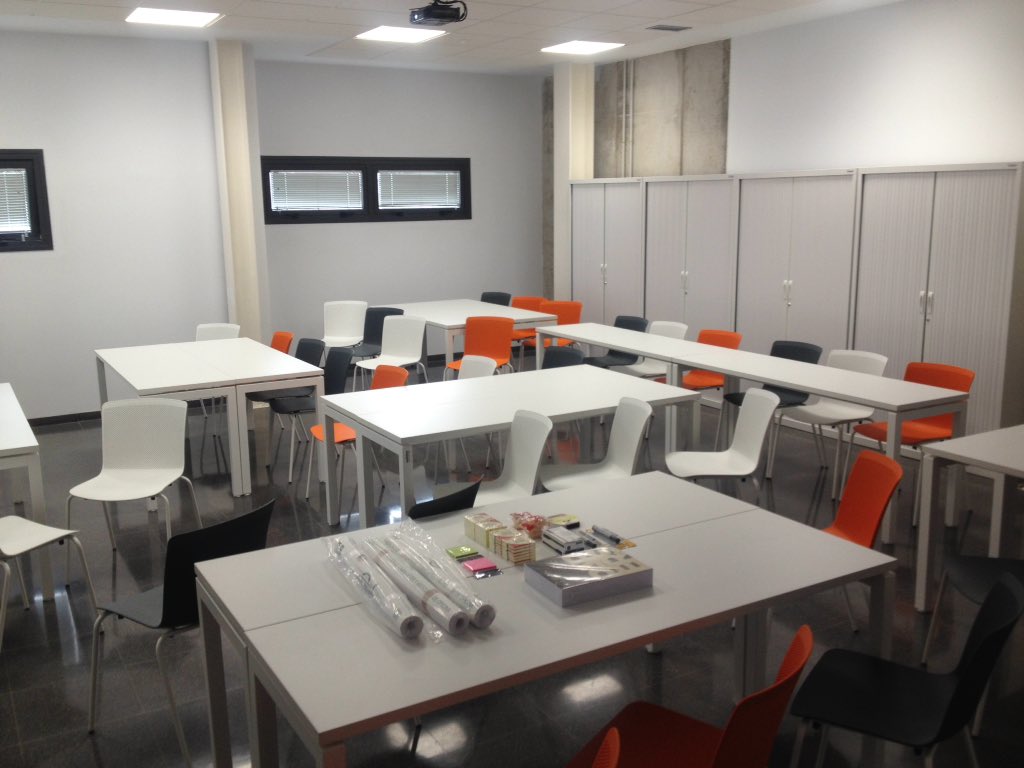 Innomakers's tweet photo. Aula workshop "Idea de negocio: #designthinking" #innomakers https://t.co/FaxZh4uZDi