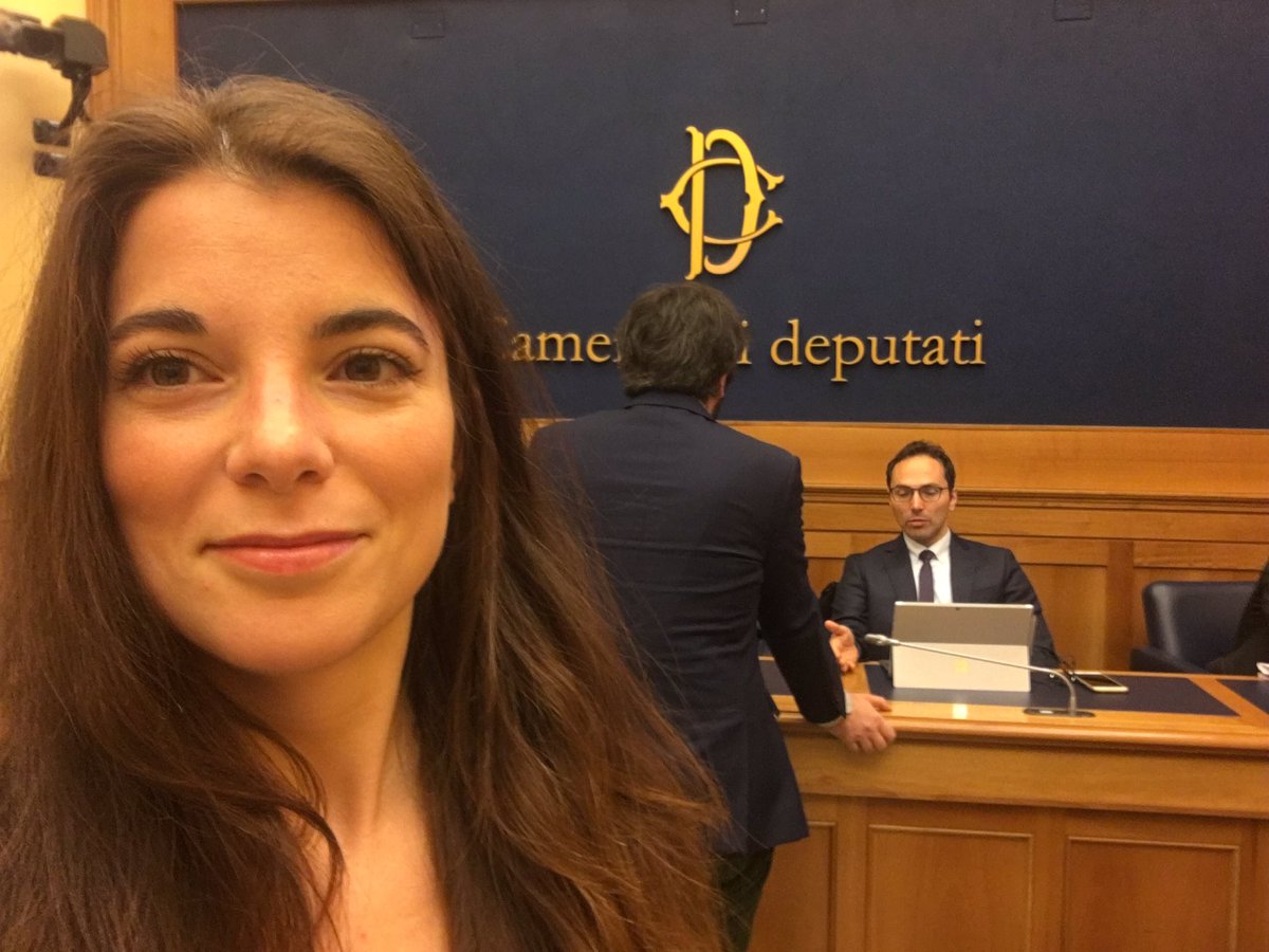 -15 minuti all'inizio della conferenza stampa #AnimaliComeNoi alla Camera dei deputati! <a href="/MirkoBusto/">Mirko Busto</a> <a href="/Bernini_P/">Paolo Bernini</a> <a href="/M5S_Camera/">M5S Camera</a>