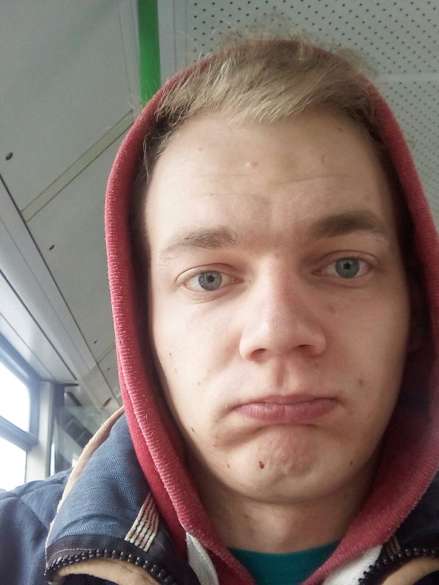 jarmontowicz's tweet photo. Мальчик, сколько тебе лет и где твои родители? https://t.co/2bzQunXJPU