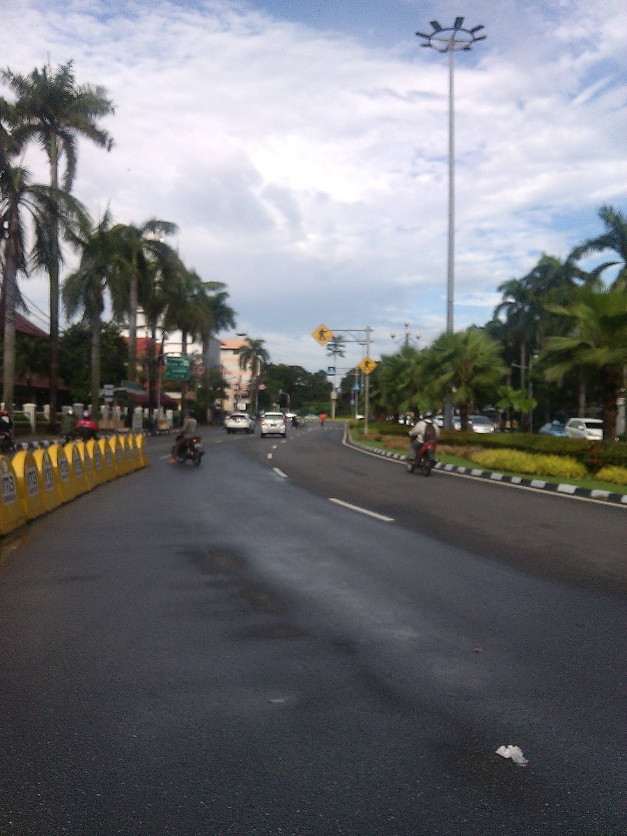 16:12 <a href="/SonoraFM92/">Radio Sonora Jakarta</a> Jl Cut Mutia arah Tugu Tani lancar