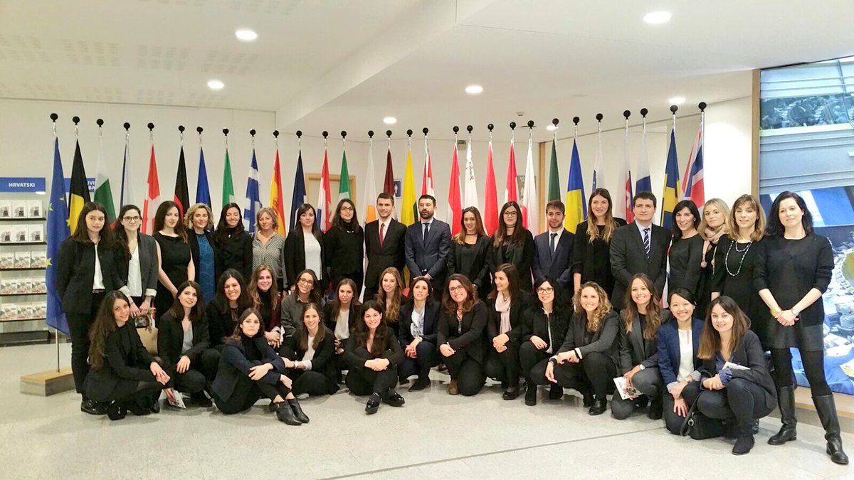 MasterEventsM's tweet image. Iniciem la sessió i visita al @Europarl_CAT #ProtocolEuropeu #masterprotocolblanquerna @BlanquernaFCRI @uramonllull