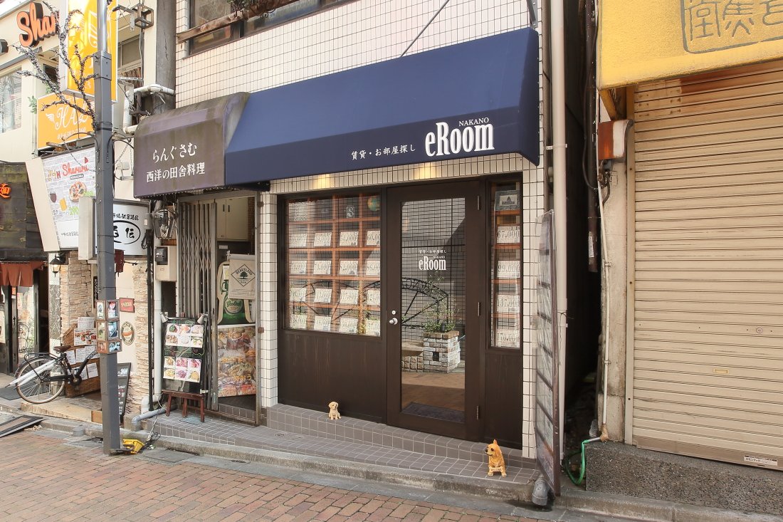 eroom2011's tweet photo. 中野南口、お洒落なレンガ坂にある、お洒落な不動産屋です。 https://t.co/LvoPIoLBkH