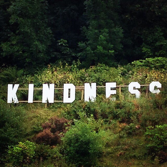 Saralimback's tweet image. It's #InternationalDayOfHappiness.....
Not sure what that means in a world full of sadness and hate. But I do know we need more of this...