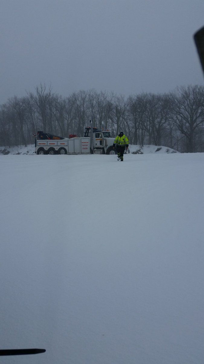 JessMcK423's tweet photo. #StormStella #NY @Fix_TowOp @BigTowsInc #TowTrucksAREEmergencyVehicles @TowLivesMatter @TowTimesMag @AmericanTowman @HeavyRescue401 https://t.co/fsJjA19Gdl