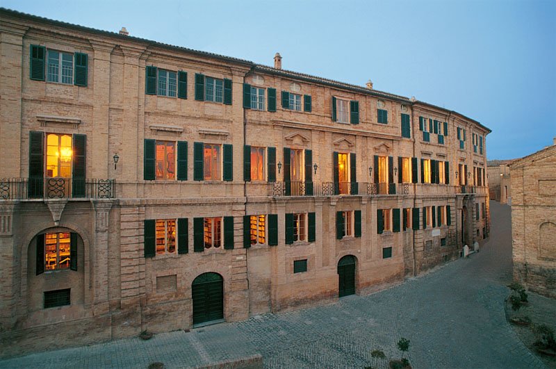 L'immaginazione 
è  la prima fonte
della felicità umana. Leopardi

#PalazzoLeopardi

#LuoghiLetterari 

@CasaLettori 
@artdielle