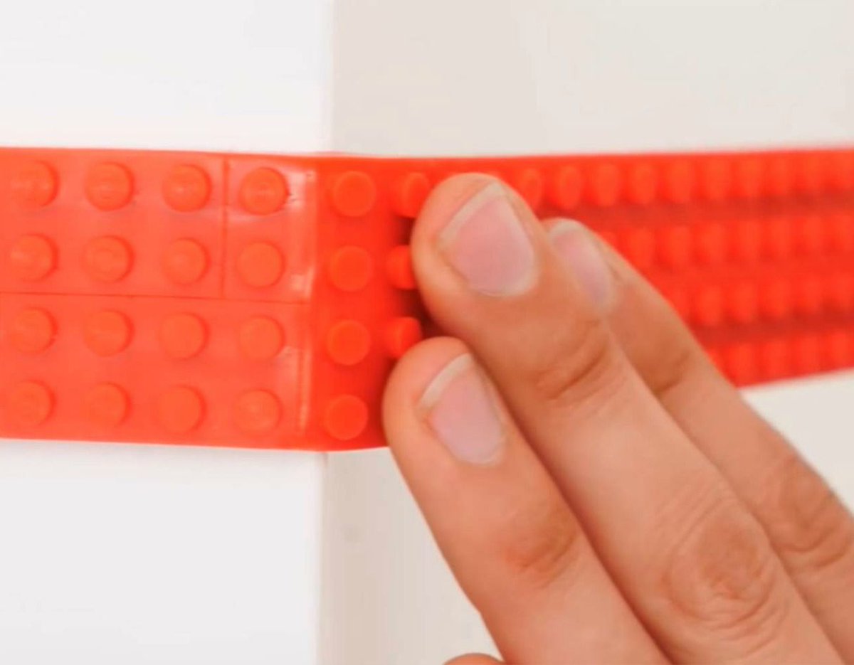 This '#LEGO Tape' by <a href="/nimunoloops/">Nimuno Loops</a> might be the greatest thing ever invented. buff.ly/2ncUBZM