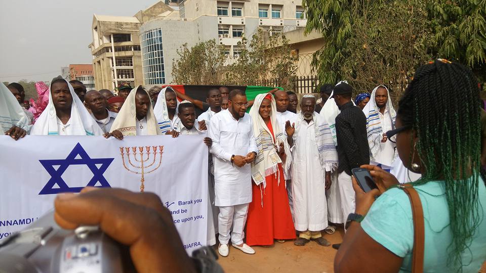 TooAmple tweet media