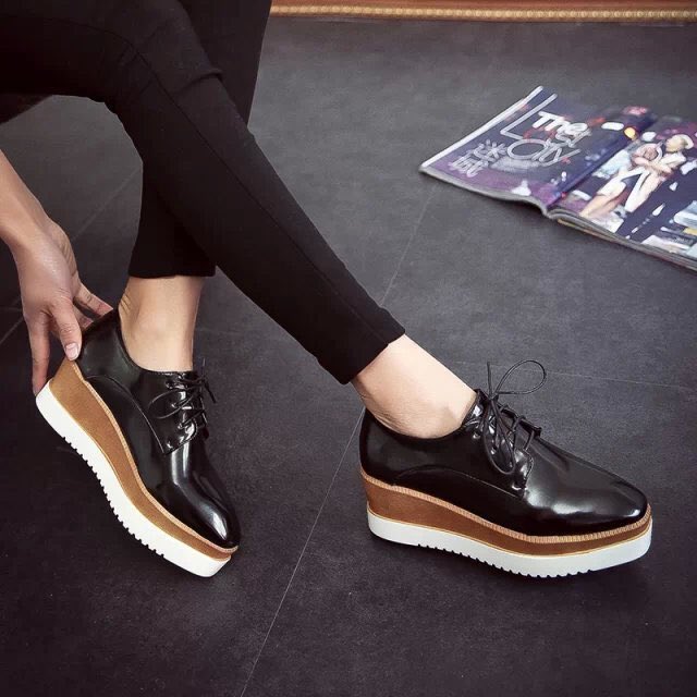 FamilyPhoto2008's tweet photo. @vipshoesblog ha promocionat les sabates d'un reportatge. Us mostrem quines son les sabates exclusives que podeu aconseguir en un sorteig! https://t.co/qDw8Mq50k0