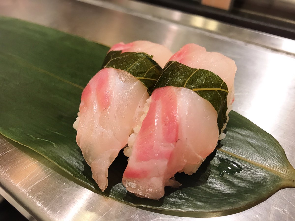 魔女っこれい 秋葉原 魚がし日本一 駅から直結 アトレにある立ち食い寿司やさん お寿司は美味しいし お酒は安いし 実はちょい呑みに最適なんですよ にぎり晩酌セット680円は好きな飲み物とおまかせ五貫のセット サワーも何杯頼んでも190円 写真は 魔女っこれい 秋葉原 魚がし日本一 駅から直結 アトレにある立ち食い寿司やさん お寿司は美味しいし お酒は安いし 実はちょい呑みに最適なんですよ にぎり晩酌セット680円は好きな飲み物とおまかせ五貫のセット サワーも何杯頼んでも190円 写真は