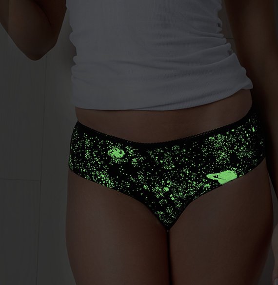 야광팬티...선물용으로 딱이겠네요. ㅋㅋ 

#야광팬티 #glowinthedark #luminous #팬티 #속옷 #pants #panties #일상💕 #소통👌 #선물🎁 #gift🎁#해외상품
