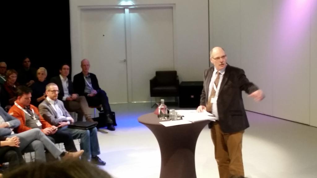 Adri v/d Weyde, voorzitter #Recron Nederland opent de ALV in Driebergen. Zijn credo 'Recron zijn we SAMEN'.