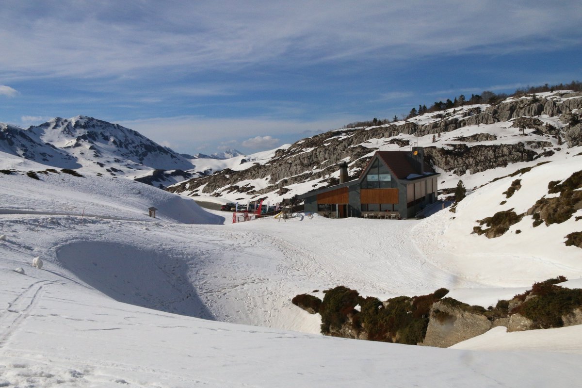 El sábado a las 12:15 no os podéis perder el curso de autorescate en nieve y la exhibición de rescate canino snowrunninglarrabelagua.com/curso-de-autor…