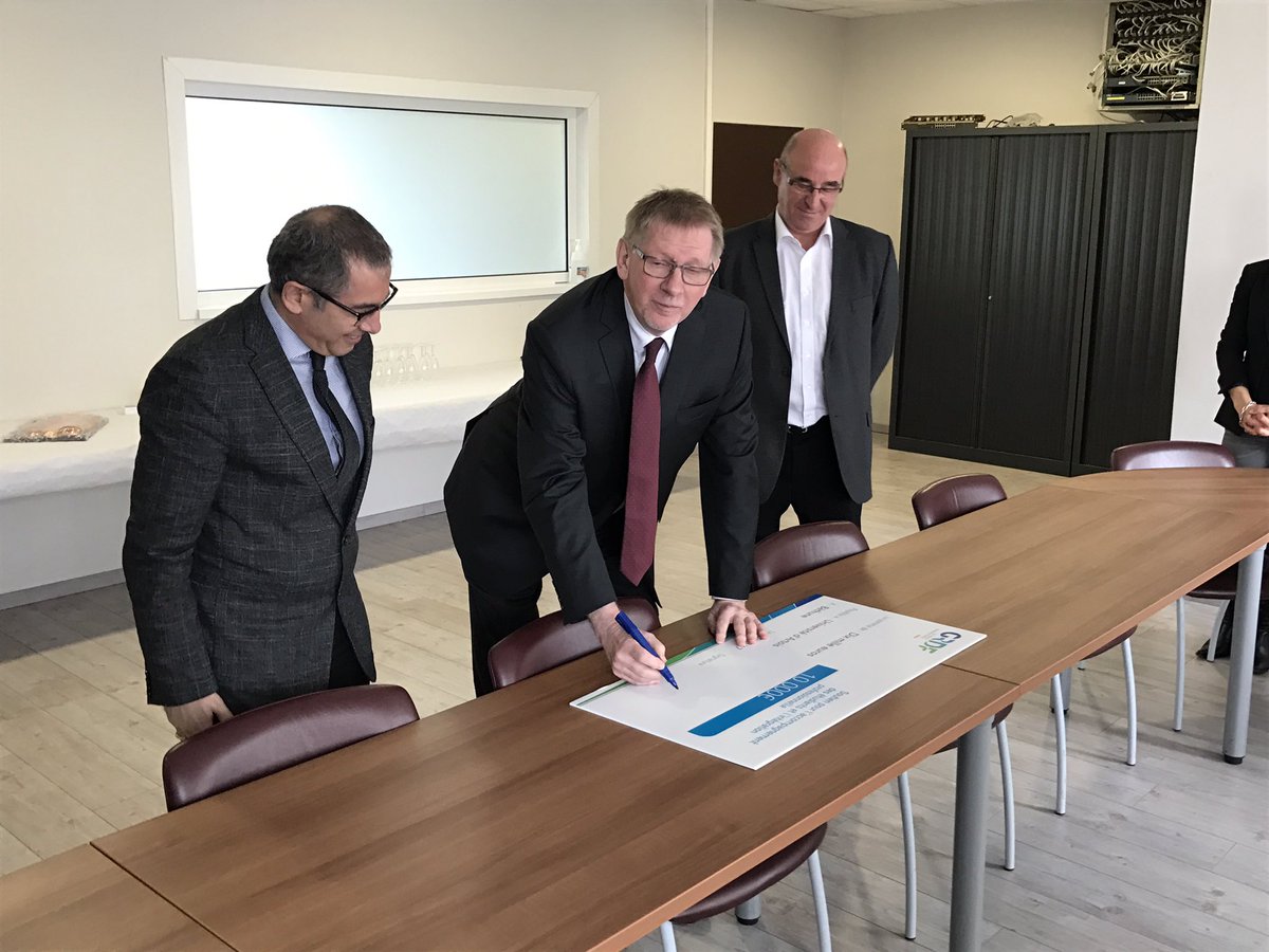 CougnacqGerald's tweet photo. Officialisation du partenariat entre GRDF et l'IUT de Bethune ce matin @grdf_nordouest https://t.co/q6YLSJXGHo