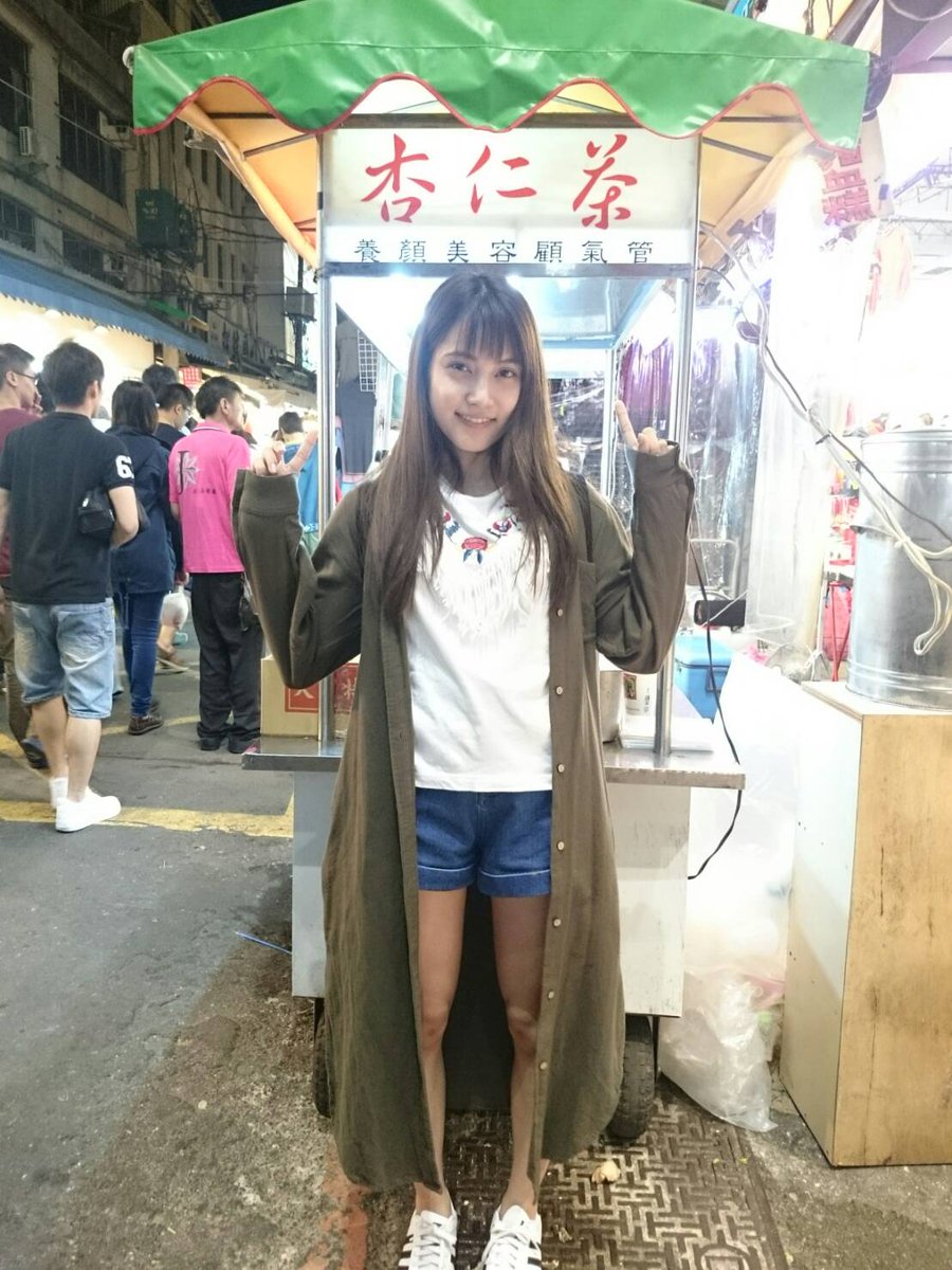 公式 入山杏奈写真集 美しい罪 なんと夜市 士林市場 アゲイン ゆっくり見て回れました そして 最後にこれだけは撮っておきたい 昨日撮れなかった杏仁茶屋さんの前でパシャリ ２日間の撮影 本当にお疲れ様でした 写真集オフショット祭り