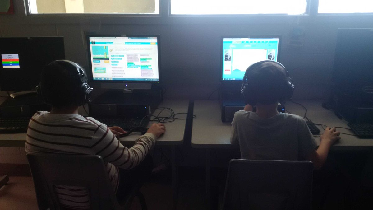 LauraKerpel's tweet photo. Coding and Robotics club has finally begun #cedardrivejps #stem_dll @BrandonMcPhail https://t.co/Or85ZI6Rej