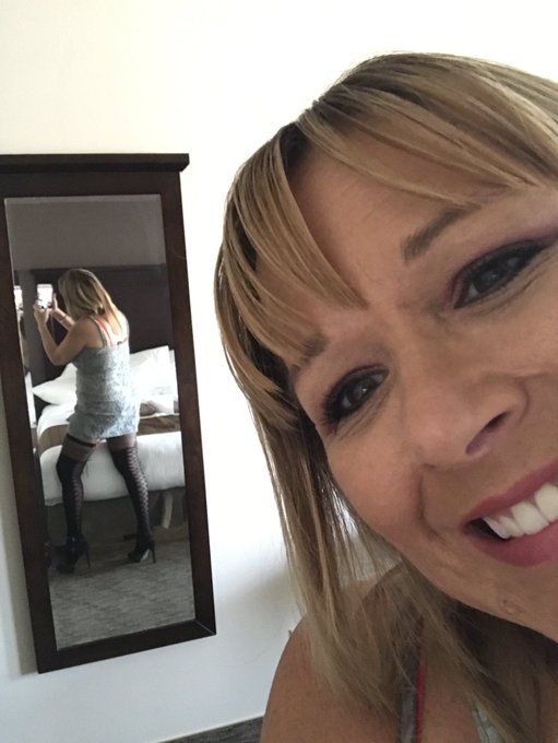 Hello beautiful people.  I have 602 followers. Happy Monday!! https://t.co/7d8fkKL3bs